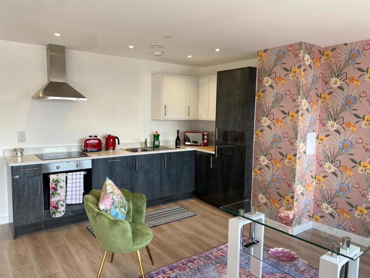 Central Newly Built 2 Bed Duplex Penthouse With Free On-Site Gated Parking, Lift Access, Self Check-In, Super Fast Wifi, Two Cathedral View Terraces & Sleeps 6 Peterborough Esterno foto