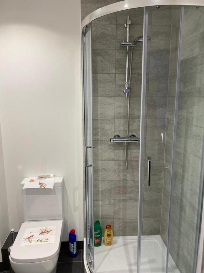 Central Newly Built 2 Bed Duplex Penthouse With Free On-Site Gated Parking, Lift Access, Self Check-In, Super Fast Wifi, Two Cathedral View Terraces & Sleeps 6 Peterborough Esterno foto