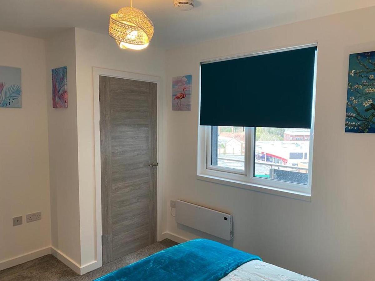 Central Newly Built 2 Bed Duplex Penthouse With Free On-Site Gated Parking, Lift Access, Self Check-In, Super Fast Wifi, Two Cathedral View Terraces & Sleeps 6 Peterborough Esterno foto