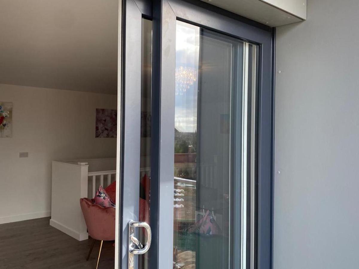 Central Newly Built 2 Bed Duplex Penthouse With Free On-Site Gated Parking, Lift Access, Self Check-In, Super Fast Wifi, Two Cathedral View Terraces & Sleeps 6 Peterborough Esterno foto