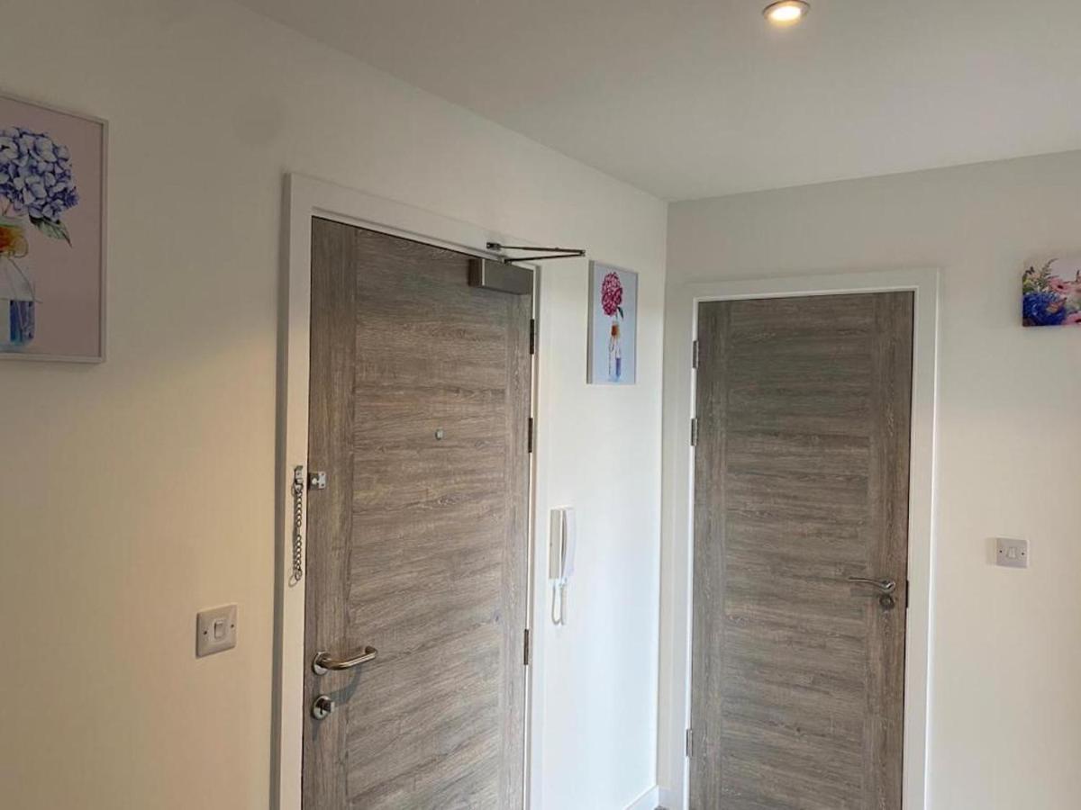 Central Newly Built 2 Bed Duplex Penthouse With Free On-Site Gated Parking, Lift Access, Self Check-In, Super Fast Wifi, Two Cathedral View Terraces & Sleeps 6 Peterborough Esterno foto