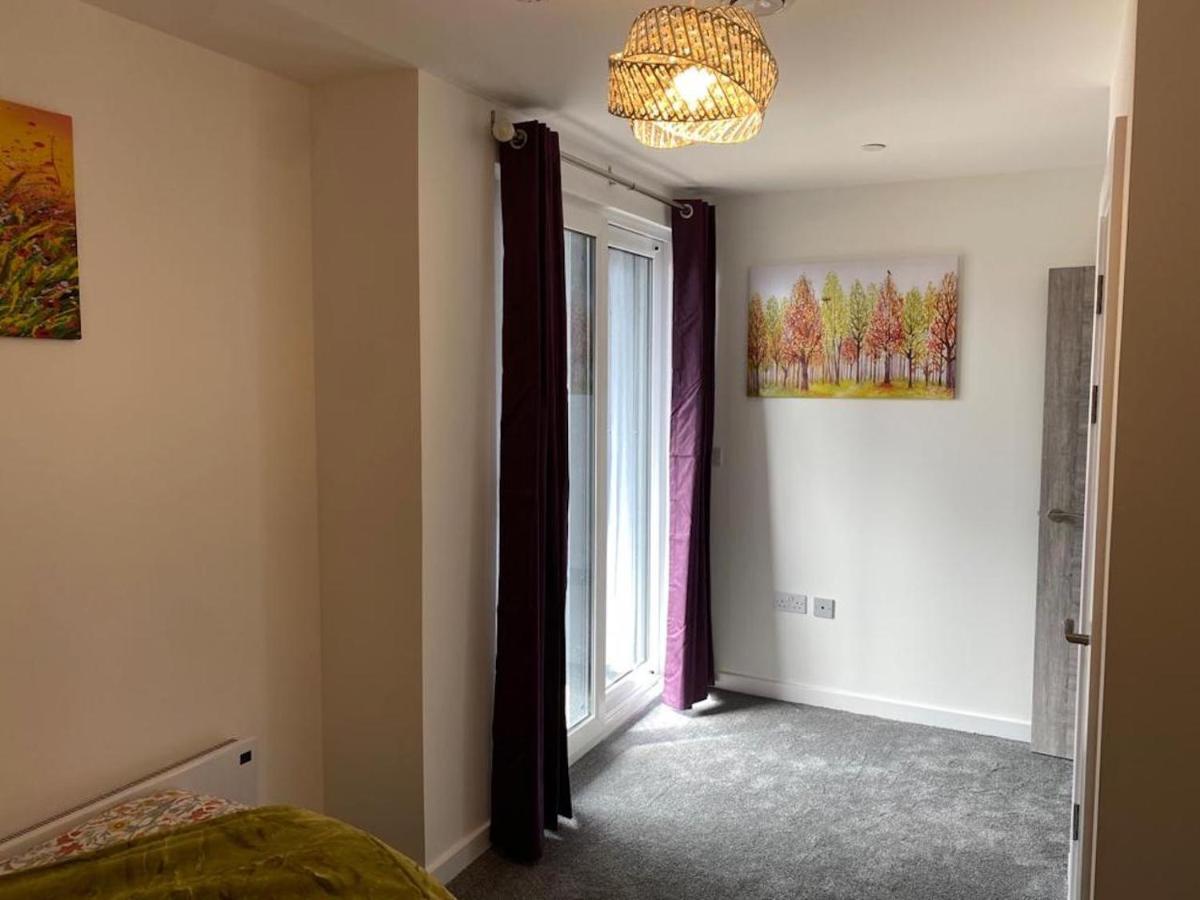Central Newly Built 2 Bed Duplex Penthouse With Free On-Site Gated Parking, Lift Access, Self Check-In, Super Fast Wifi, Two Cathedral View Terraces & Sleeps 6 Peterborough Esterno foto