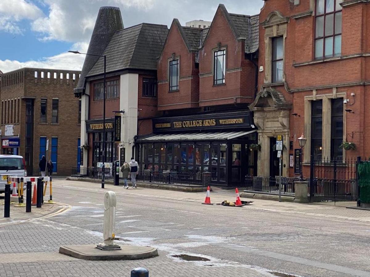 Central Newly Built 2 Bed Duplex Penthouse With Free On-Site Gated Parking, Lift Access, Self Check-In, Super Fast Wifi, Two Cathedral View Terraces & Sleeps 6 Peterborough Esterno foto